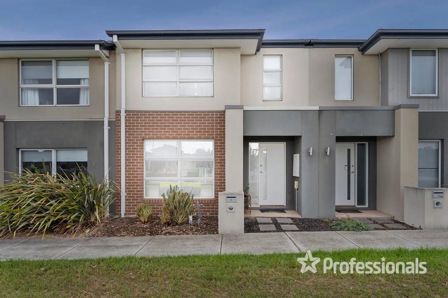 Main view of Homely townhouse listing, 6 Amboy Walk, Point Cook VIC 3030