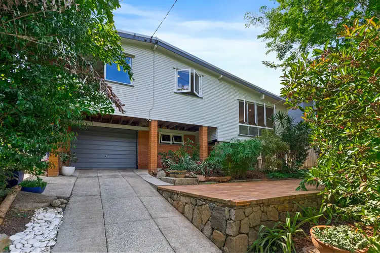 11 Pictavia Street
