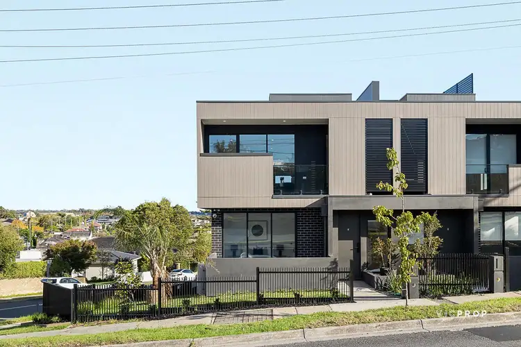 Main view of Homely townhouse listing, 2/130 Manningham Road, Bulleen VIC 3105