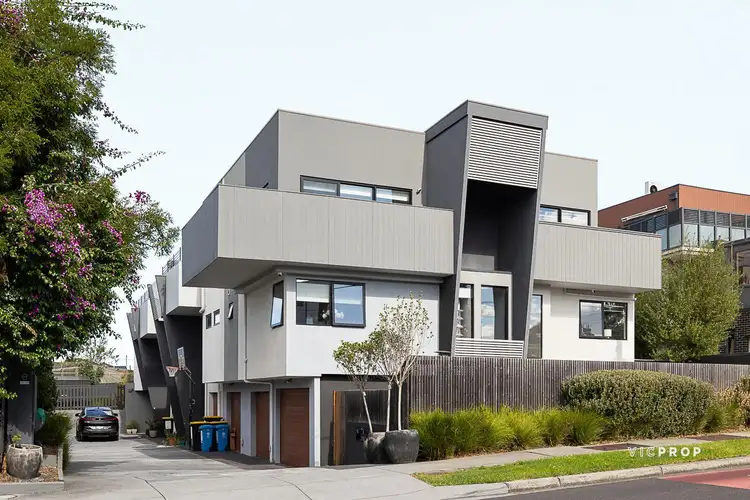 Main view of Homely townhouse listing, 2/736 Doncaster Road, Doncaster VIC 3108