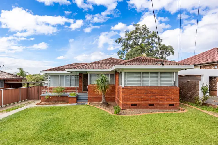 4 Worcester Road