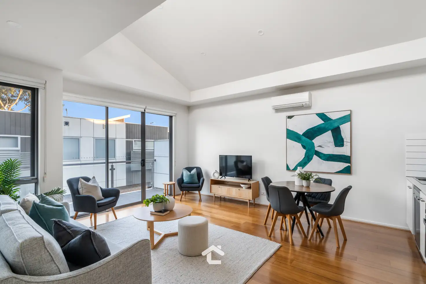 Main view of Homely townhouse listing, 9 Erinvale Close, Mooroolbark VIC 3138