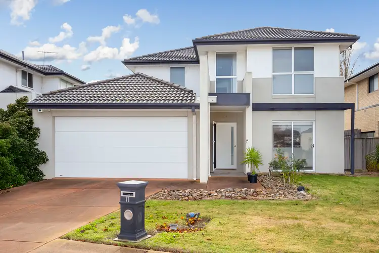 11 Montclair Street, Sanctuary Lakes VIC 3030
