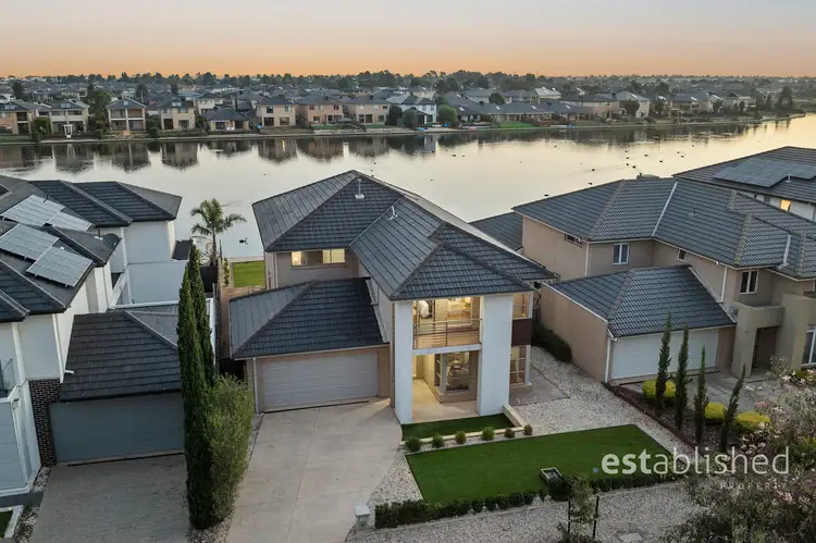 19 Seaview Point, Sanctuary Lakes VIC 3030