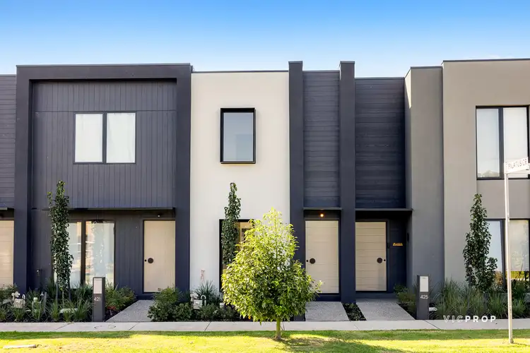 423 Waterhaven Boulevard, Point Cook VIC 3030