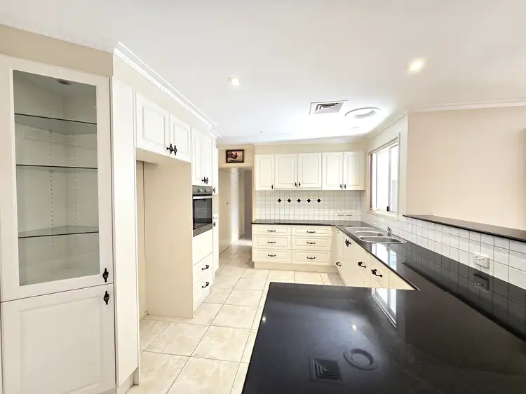8 Ridge Road, Berwick VIC 3806