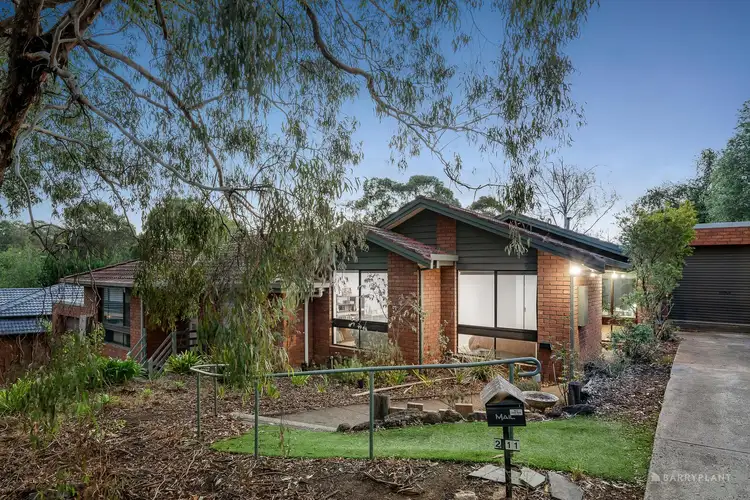 Main view of Homely unit listing, 2/11 Woodlands Rise, Macleod VIC 3085
