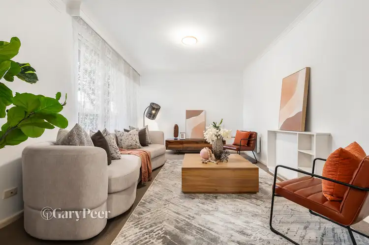 8 Waratah Avenue