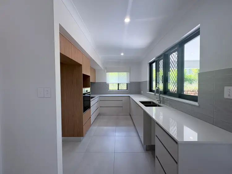 4 Myra Close, Bentley Park QLD 4869