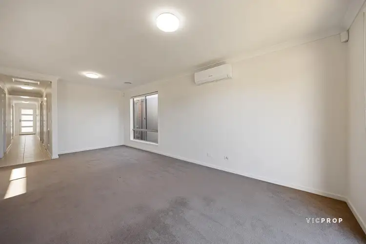 Fifth view of Homely house listing, 7 Palmdale Crescent, Mambourin VIC 3024