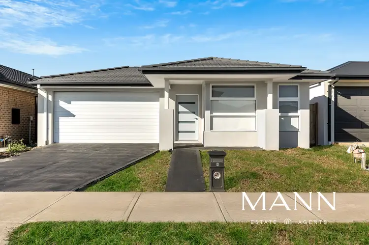 8 Flockhart Street, Mickleham VIC 3064