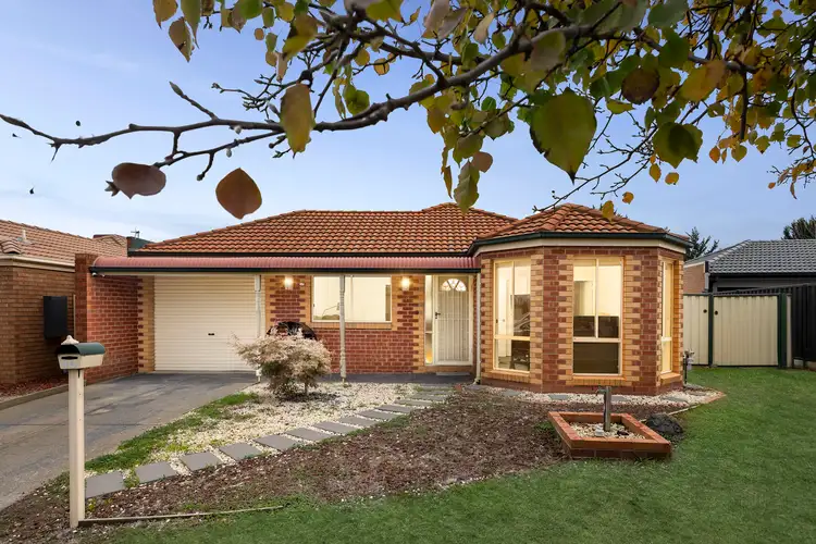 15 Sainsbury Avenue, Hillside VIC 3037