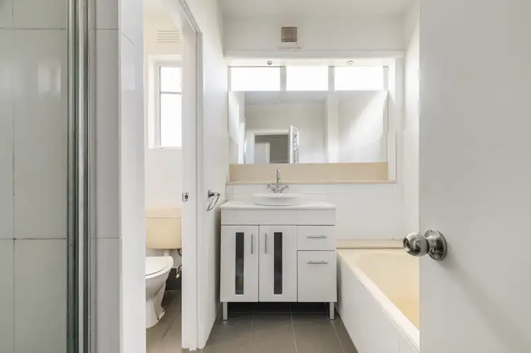 Sixth view of Homely apartment listing, 5/27 Wallace Avenue, Toorak VIC 3142