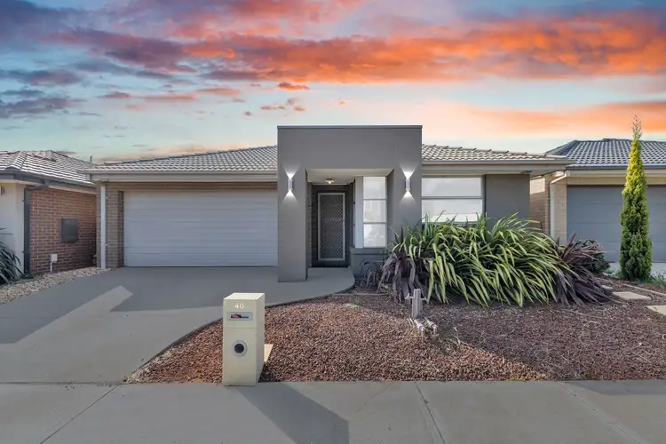 40 Runcorn Crescent, Strathtulloh VIC 3338