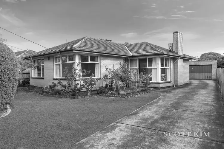 13 Headingley Road, Mount Waverley VIC 3149