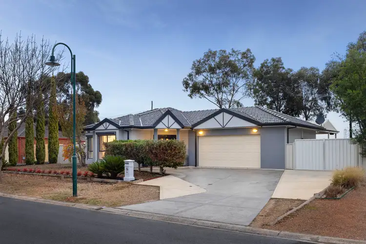 16 Nullarbor Place, Caroline Springs VIC 3023
