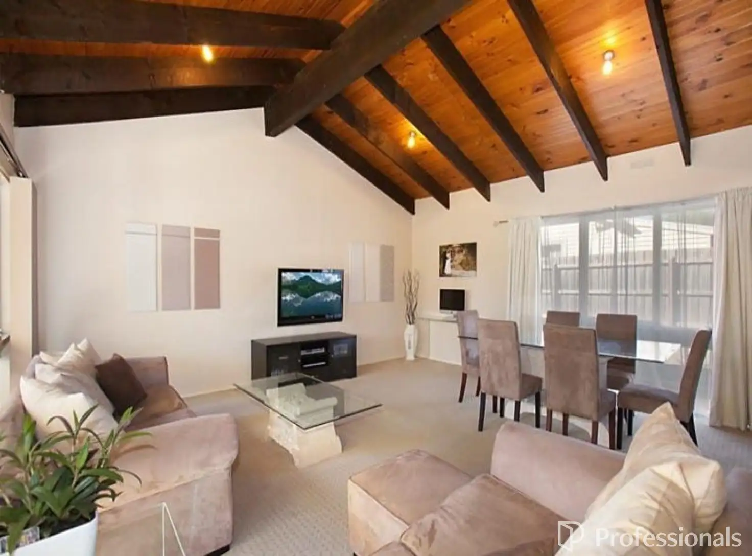 Main view of Homely unit listing, 2/40 Scoresby Road, Bayswater VIC 3153