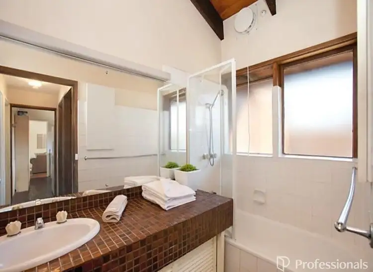 Fourth view of Homely unit listing, 2/40 Scoresby Road, Bayswater VIC 3153