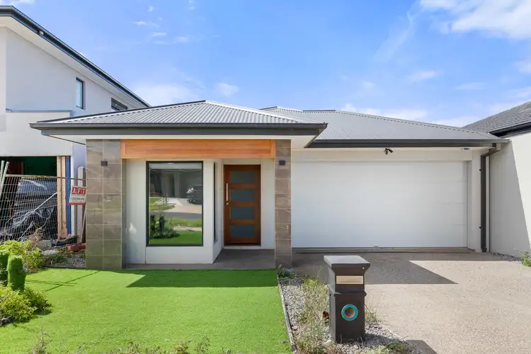 11 Avion Crescent, Truganina VIC 3029