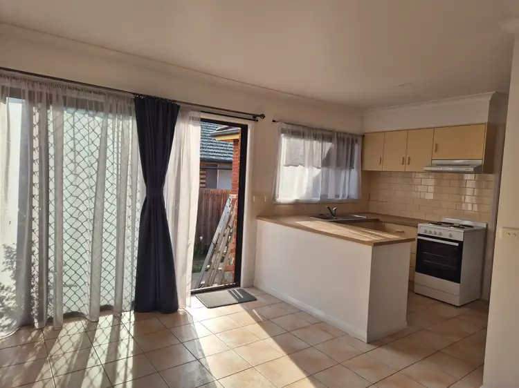 2/6 Station Street, Cranbourne VIC 3977