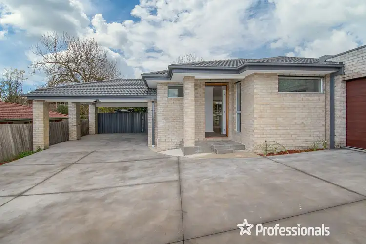 Main view of Homely unit listing, 2/4 Grieve Street, Bayswater VIC 3153