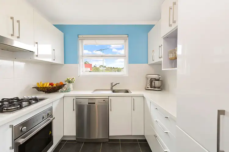 8/27 Hawkesbury Avenue, Dee Why NSW 2099