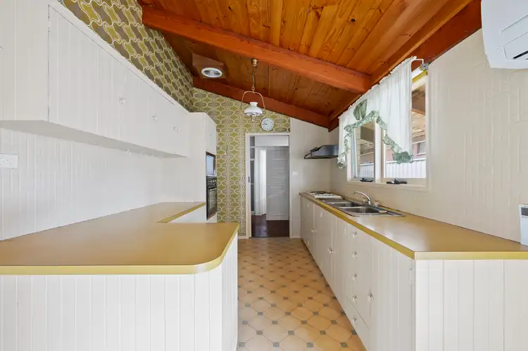 Fourth view of Homely house listing, 10 Avoca Crescent, Alfredton VIC 3350