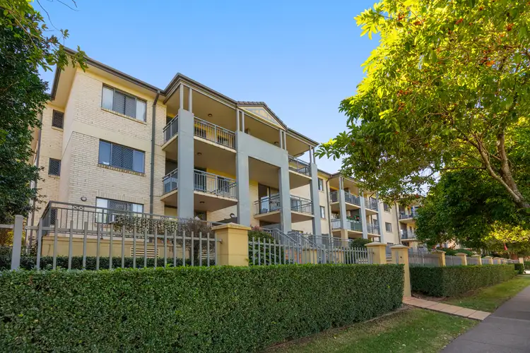 20/300 Sir Fred Schonell Drive, St Lucia QLD 4067