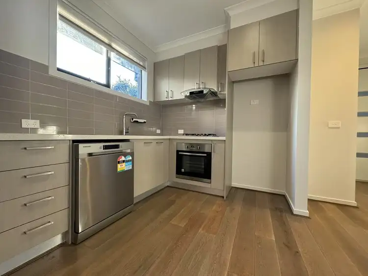 2/36 Oakes Avenue, Clayton South VIC 3169