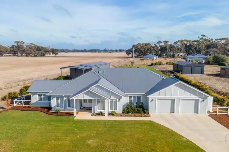 10 Meadow Drive, Toolamba VIC 3614