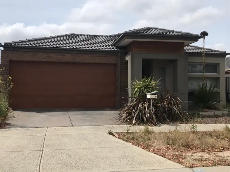 32 Weavers Street, Manor Lakes VIC 3024