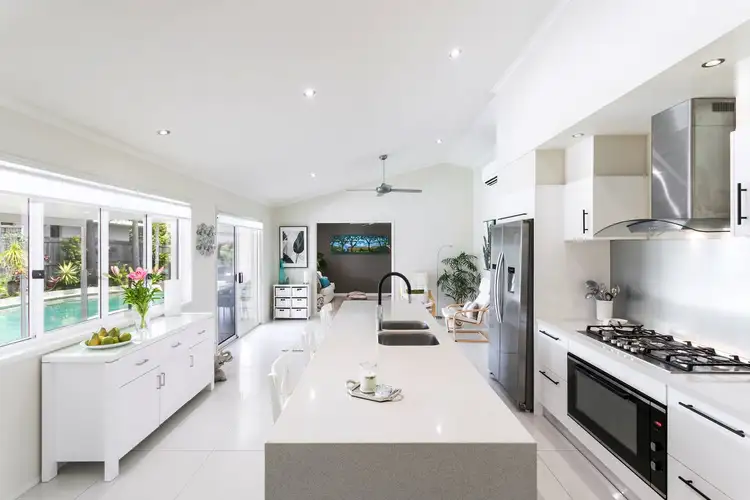 1 Seashell Place, Noosaville QLD 4566