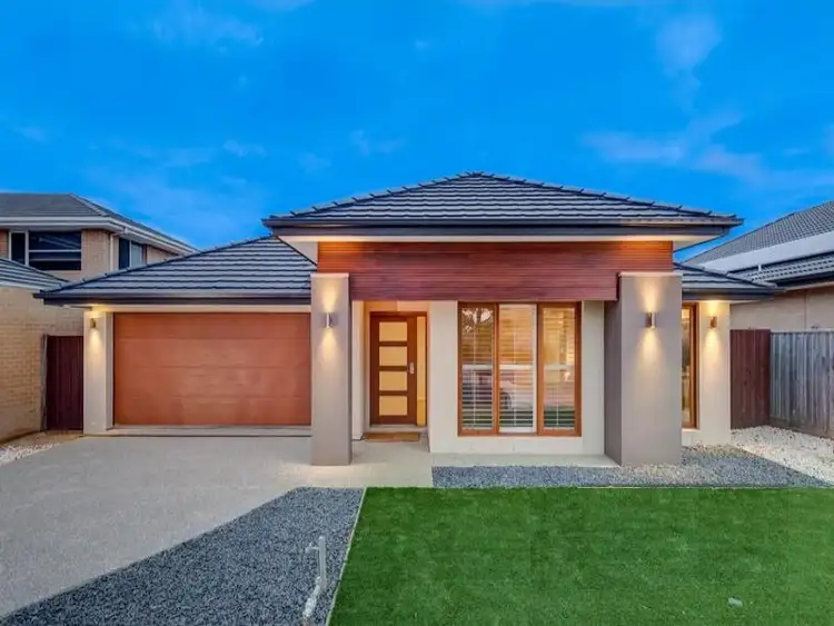 90 Beachview Parade, Sanctuary Lakes VIC 3030