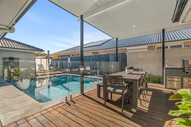 42 Bataan Circuit, Bateau Bay NSW 2261