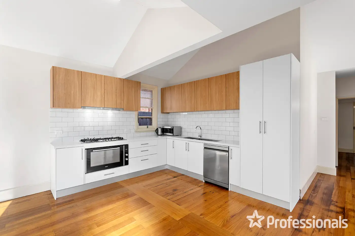 Main view of Homely unit listing, 1/26 Edwin Street, Ivanhoe VIC 3079