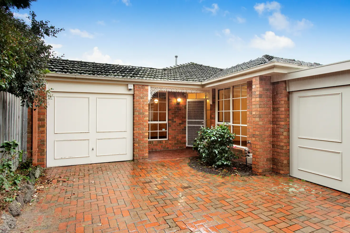 Main view of Homely townhouse listing, 2/32 Goe Street, Caulfield South VIC 3162