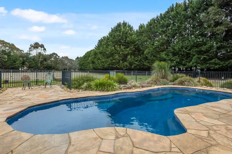 3 Dowie Court, Romsey VIC 3434