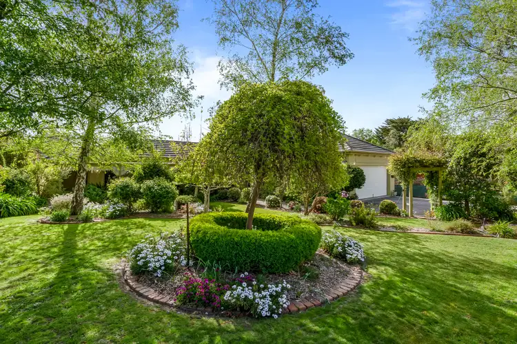 8 Mt Gisborne Road, Gisborne VIC 3437