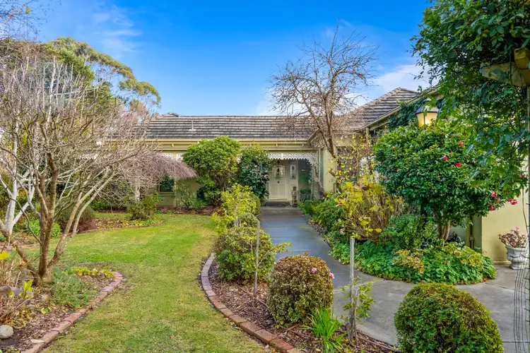 8 Mt Gisborne Road, Gisborne VIC 3437