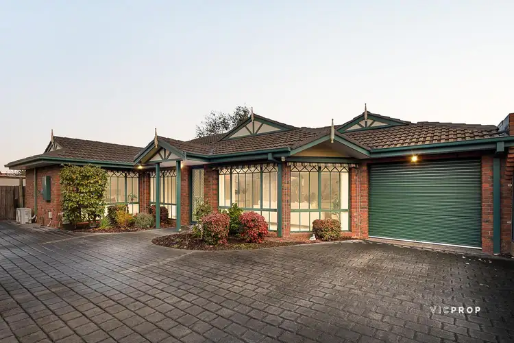 2/11 Bradley Drive, Mill Park VIC 3082