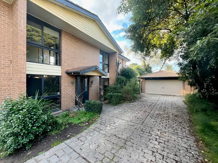8 Azalea Court, Knoxfield VIC 3180