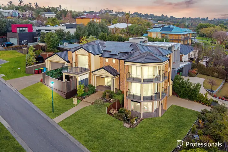 9 Rennat Court, Berwick VIC 3806
