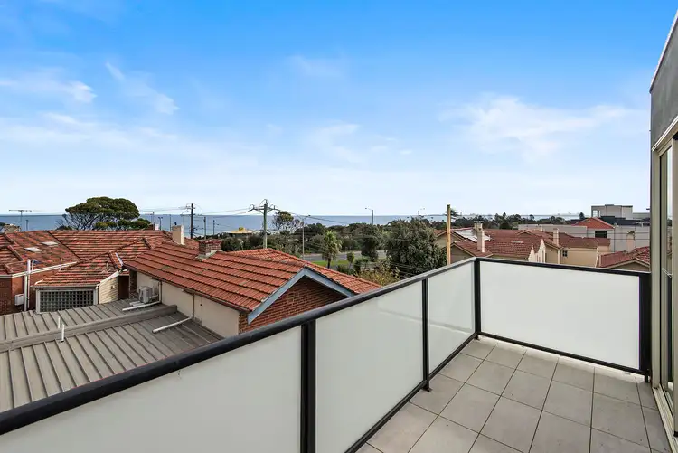 10/11 Bluff Avenue, Elwood VIC 3184