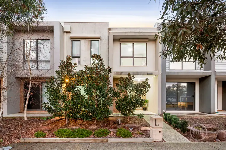 42 Valencia Boulevard