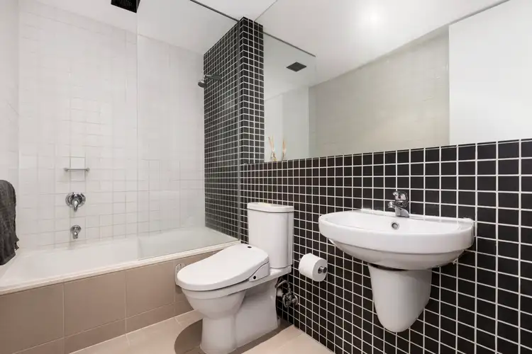 Fifth view of Homely apartment listing, 2/2 Maddock Street, Windsor VIC 3181