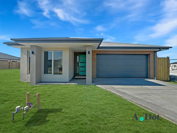 Main view of Homely house listing, 8 Fuchsia Close, Officer VIC 3809