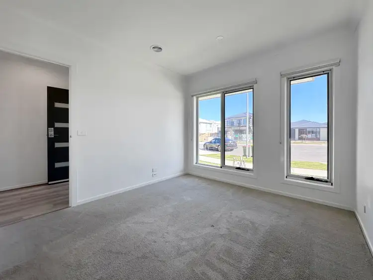 Second view of Homely house listing, 8 Fuchsia Close, Officer VIC 3809