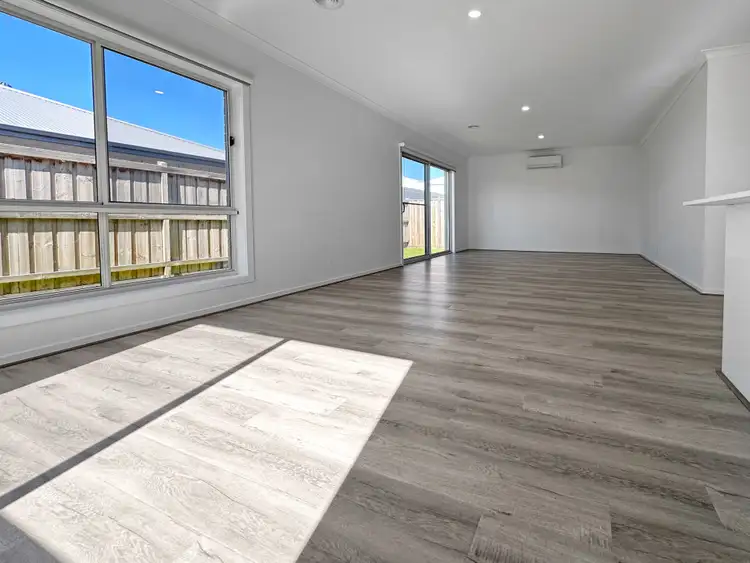 Fifth view of Homely house listing, 8 Fuchsia Close, Officer VIC 3809