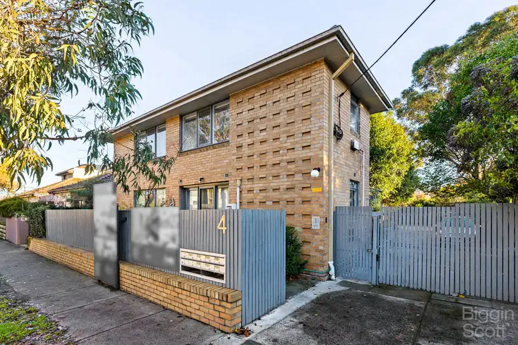 2/4 Poets Grove, Elwood VIC 3184