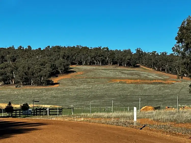 187 O'connell Road, Wandering WA 6308